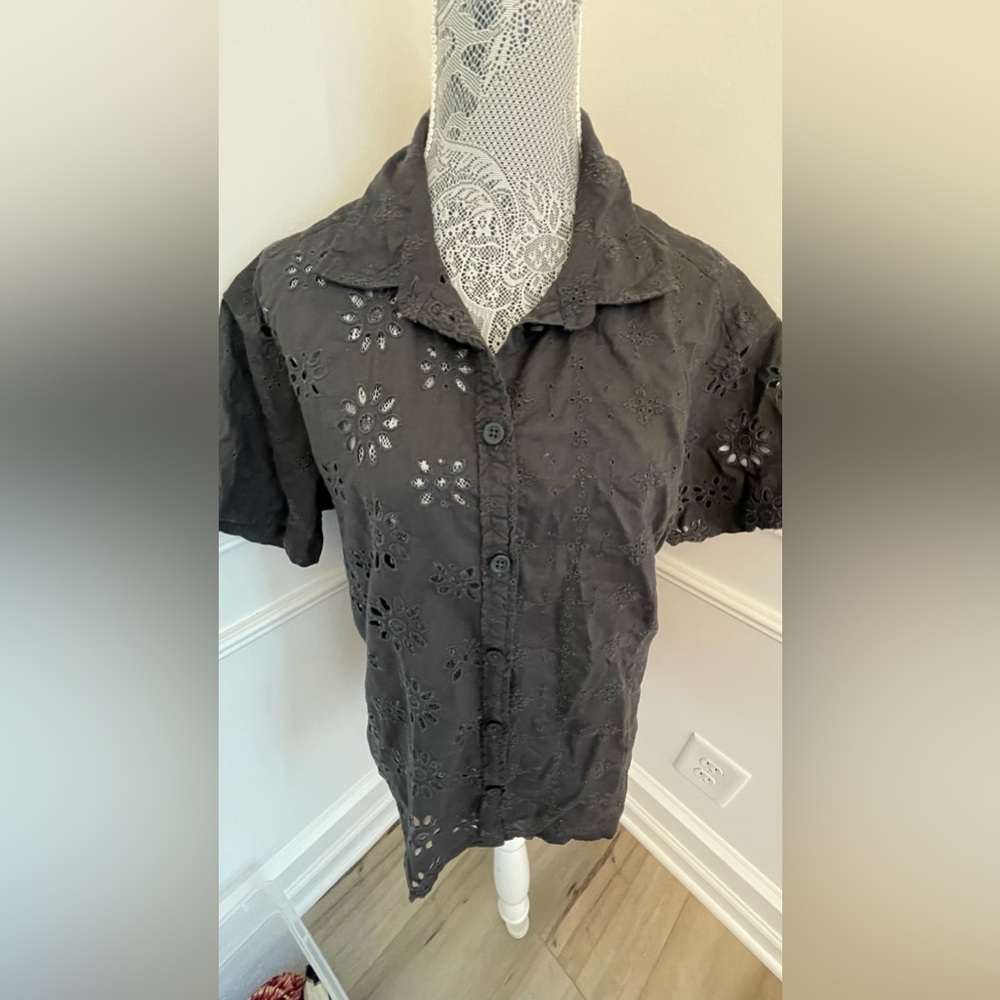 American Eagle Womens Black Eyelit Collar Button Blouse Size M New with tags